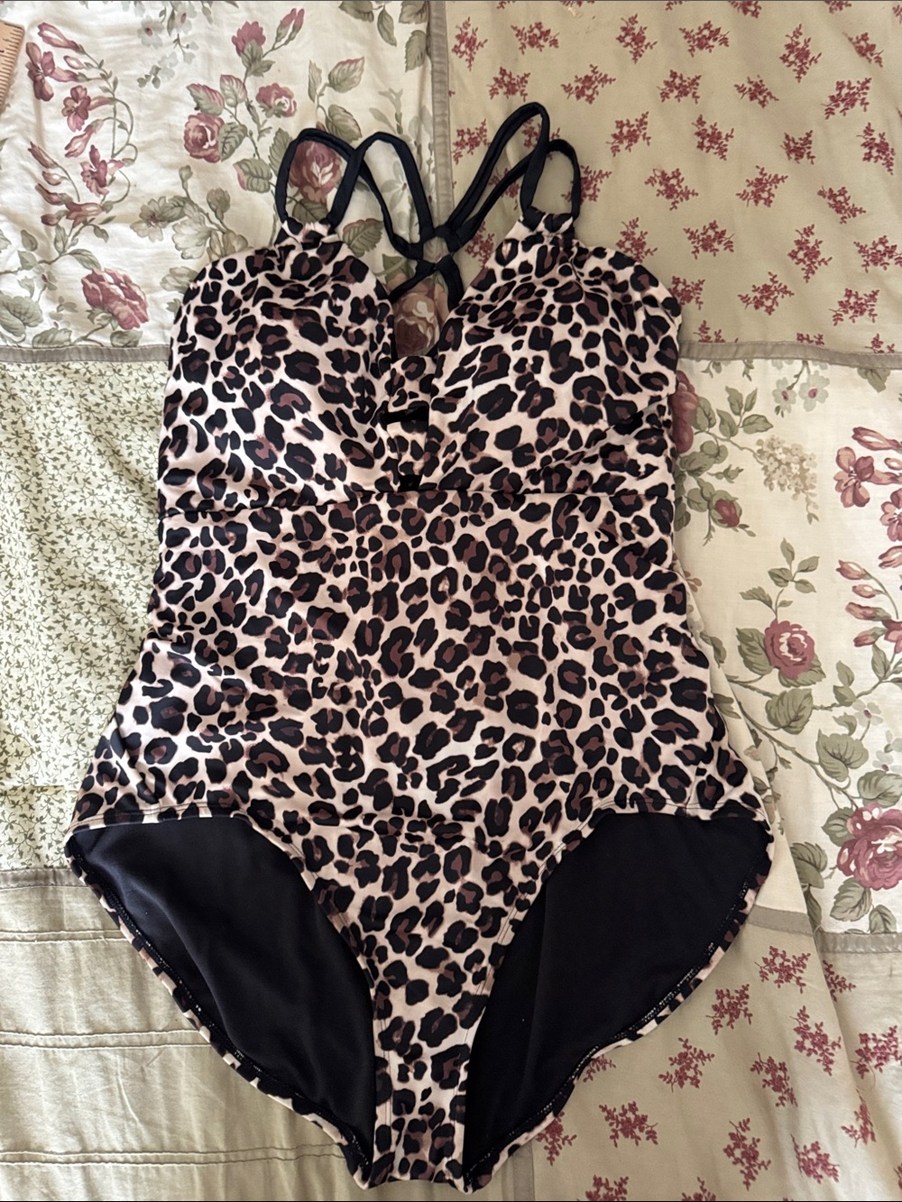 1X 16w 18w cheetah print 1 piece bathing suit. Like new! Swim swim swim summer